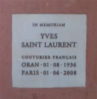 Gedenkplatte Yves Saint Laurent