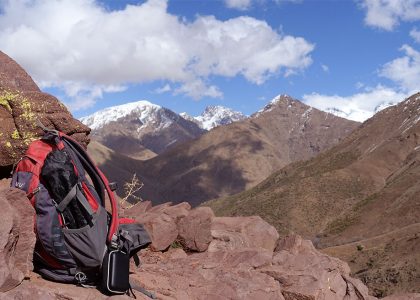 Rucksack beim Trekking in Marokko
