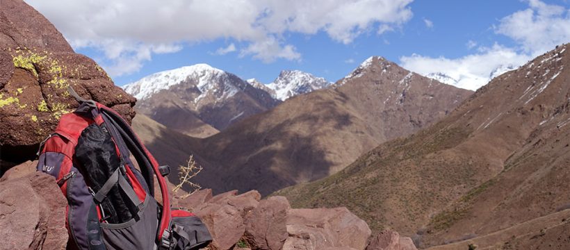 Rucksack beim Trekking in Marokko