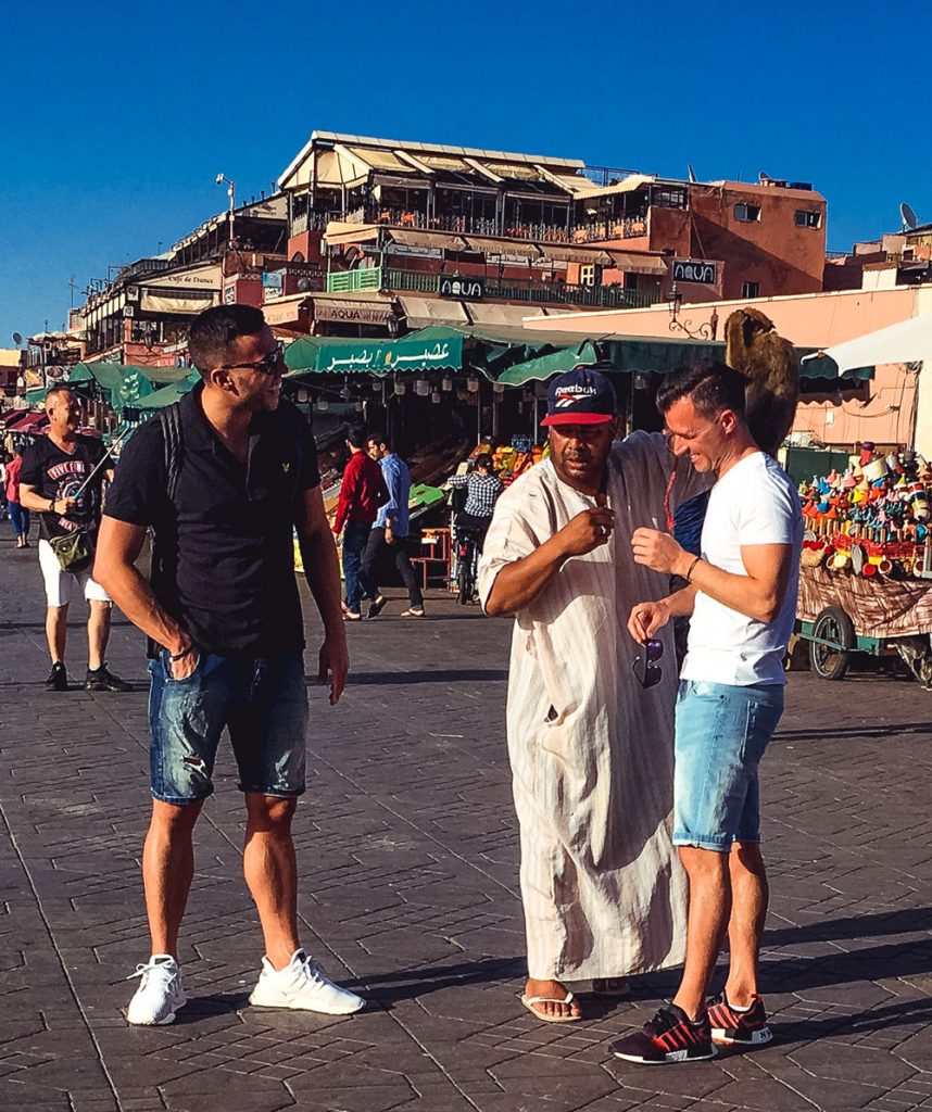 Scams mit Tieren auf dem Djemaa el Fna in Marrakesch