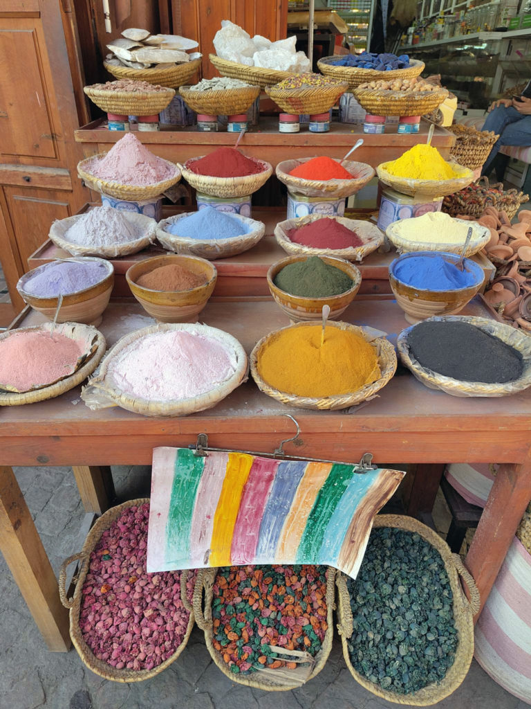 Pigmenthändler in Marrakesch