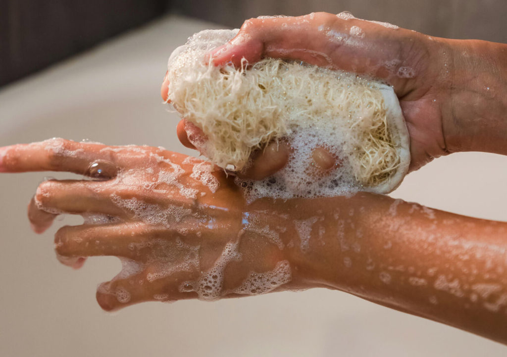 Peeling mit schwarzer Seife